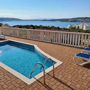 https://villa-luciana-trogir.splithotels.org