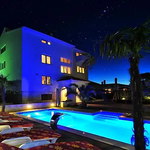 https://bracic-apartment.hotelinzadar.com