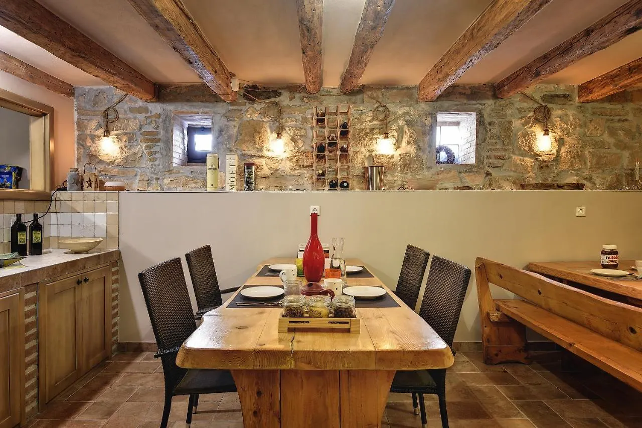 Mimoza Old Town Pula Apartments Croatia