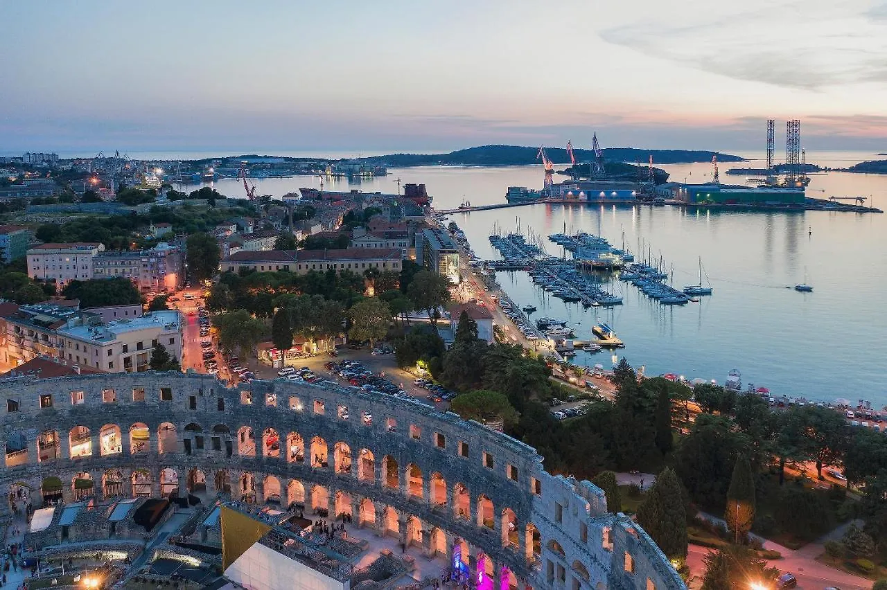 Mimoza Old Town Pula Apartments 0*,